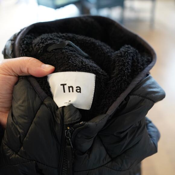 TNA The Little Puff Puffer Jacket Black Medium Down Insulated Full Zip Outdoors - Picture 3 of 8